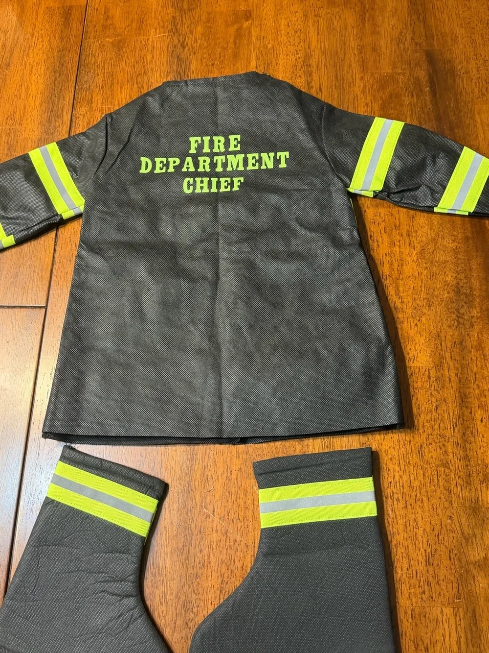 Kids Navy Blue Police Officer & Fire chief Costumes. Size 3-4.  Halloween.